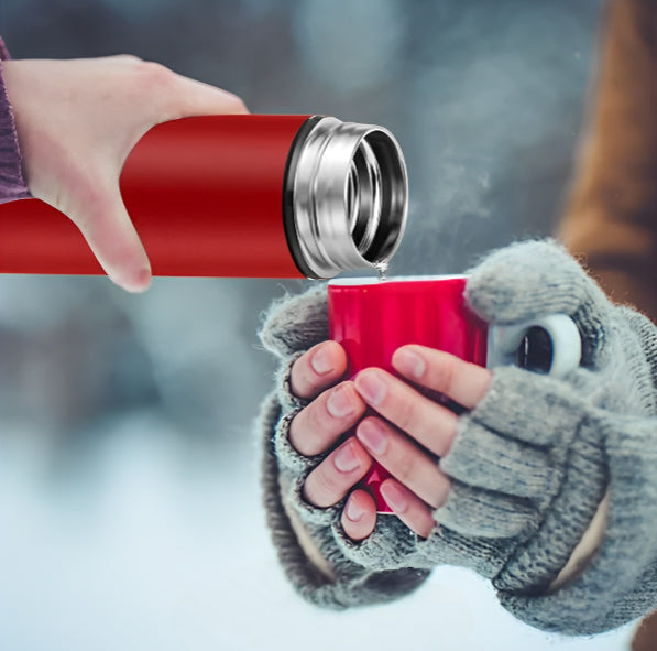 café chaud avec la thermos