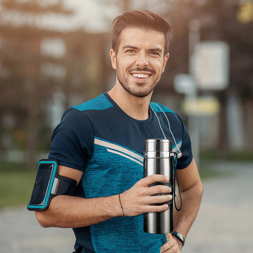 Sportif avec sa thermos
