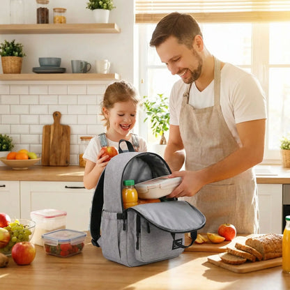 Papa et sa fille préparent le lunch dans le sac à dos isotherme enfant