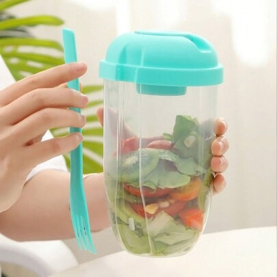 Shaker à salade avec fourchette